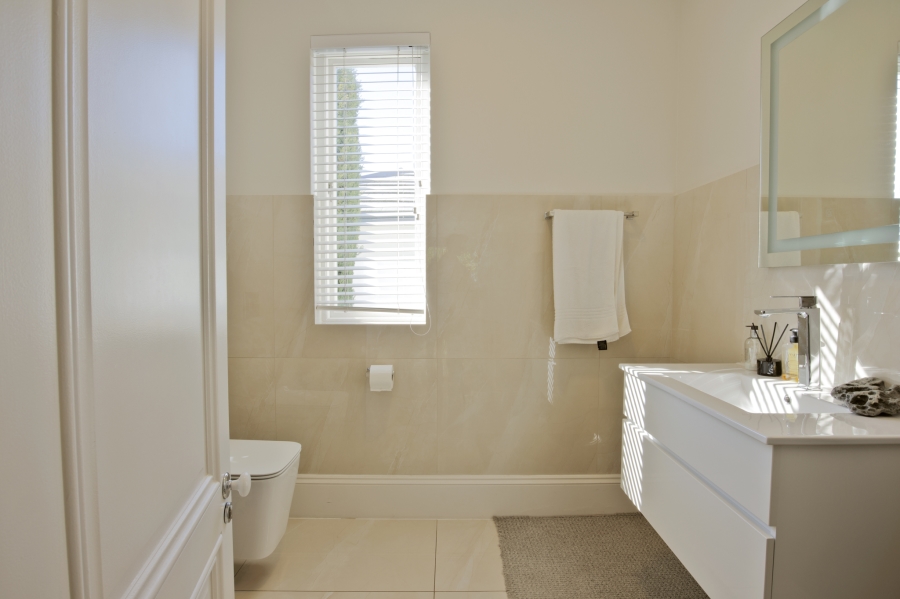 To Let 3 Bedroom Property for Rent in Sunset Beach Western Cape